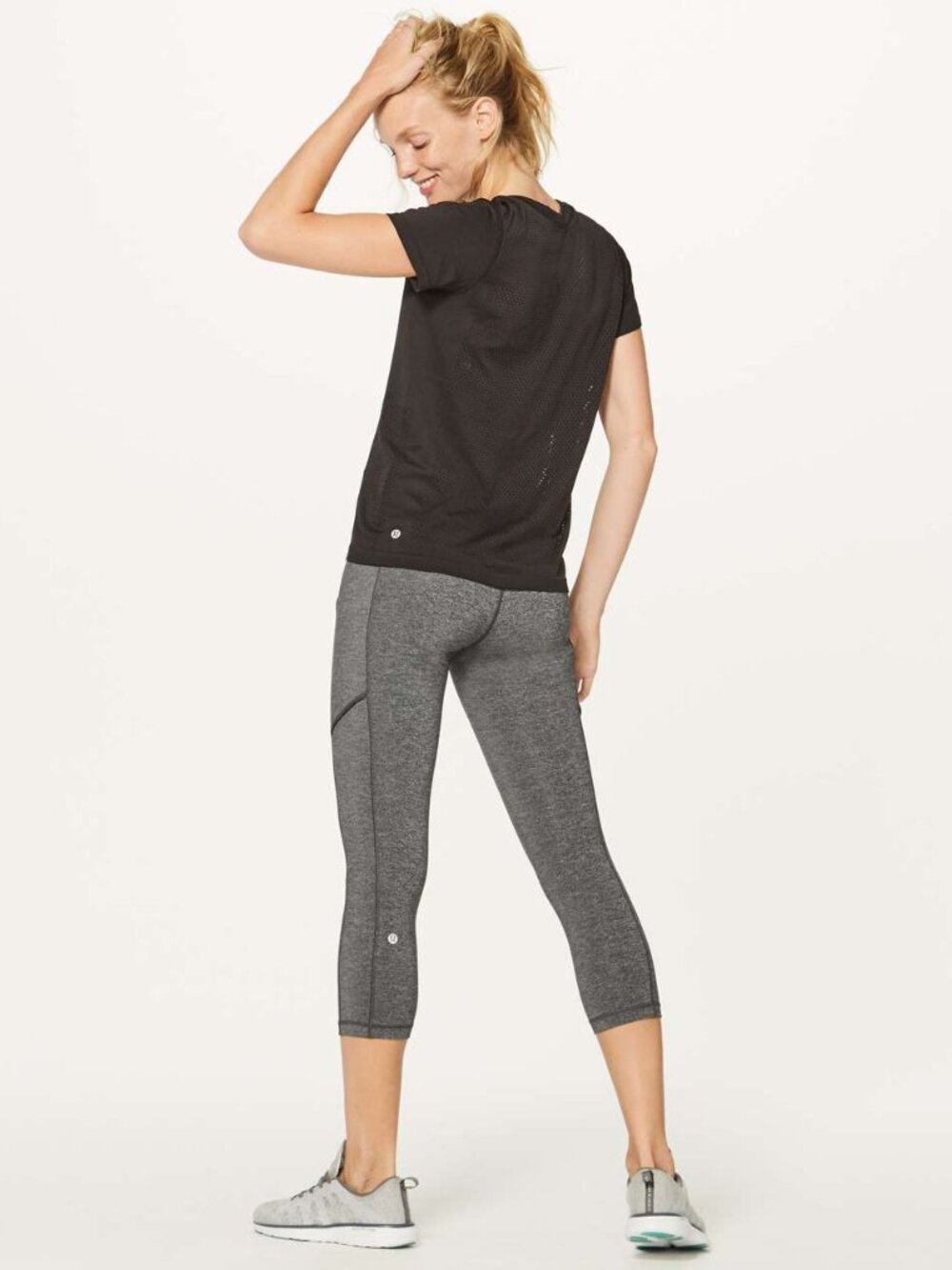 Lululemon Breeze By Short Sleeve Black Size 8 - Picture 2 of 5